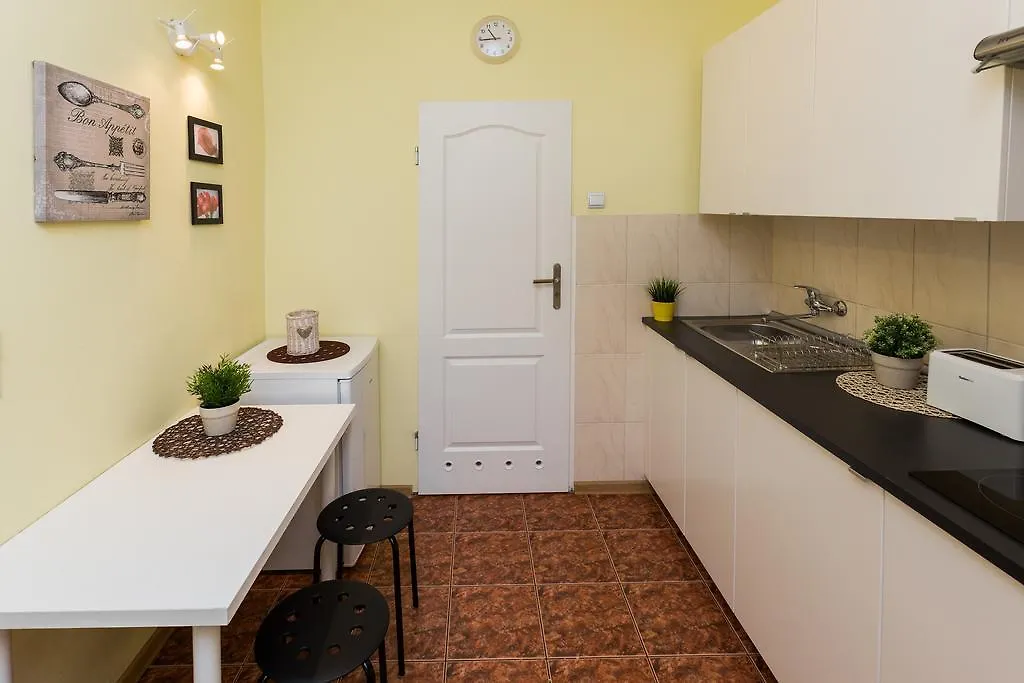 Krak Super Budget Apartment
